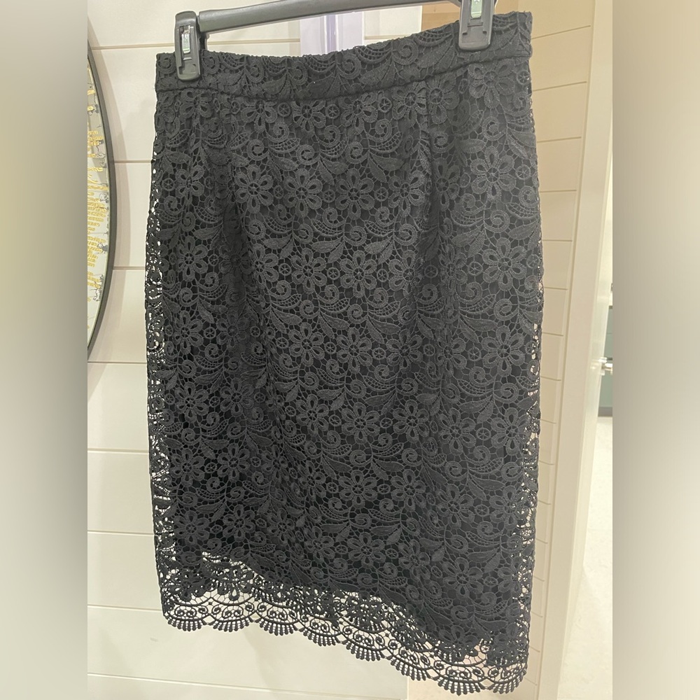 Uniqlo lace black knee length skirt M